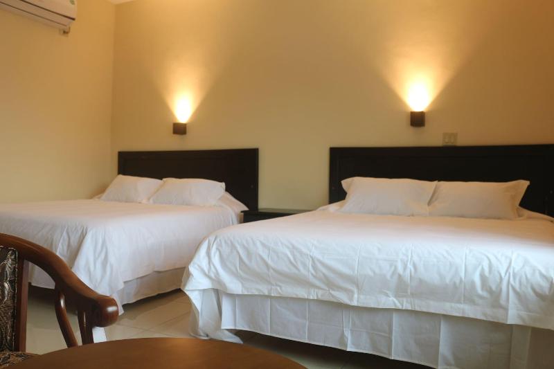 F Sur Inn image