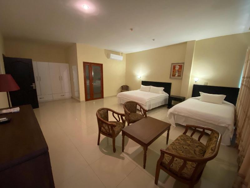 F Sur Inn image