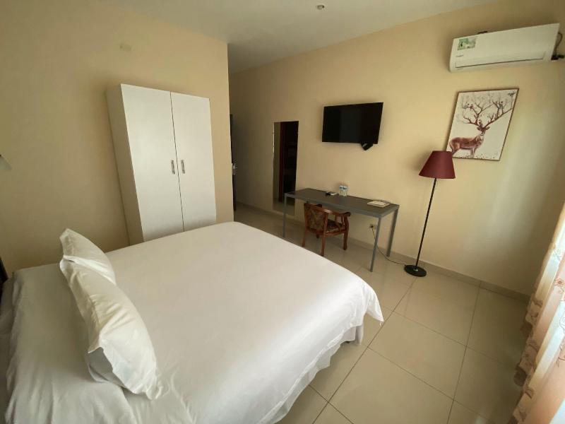 F Sur Inn image