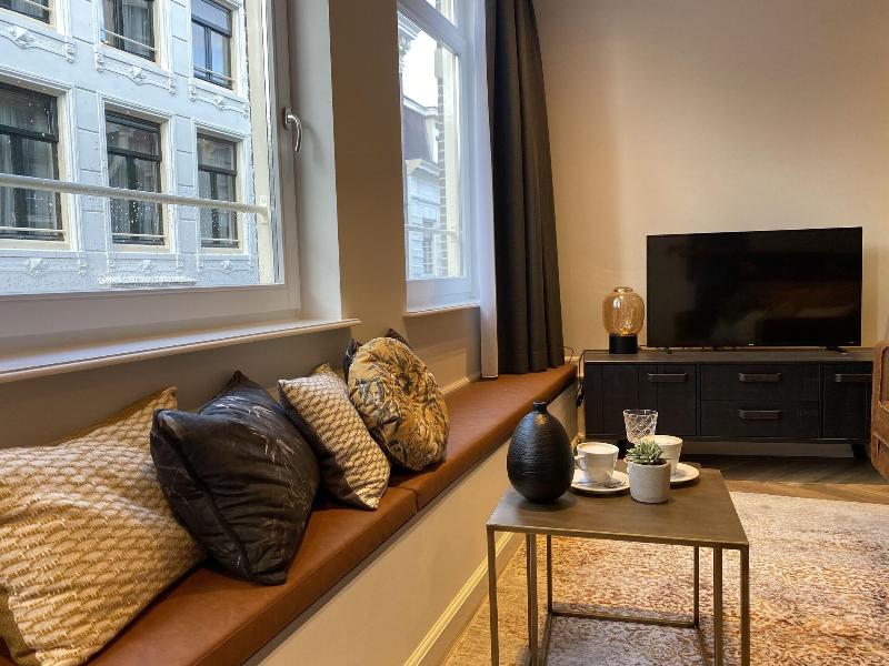Damrak Short Stay Amsterdam image