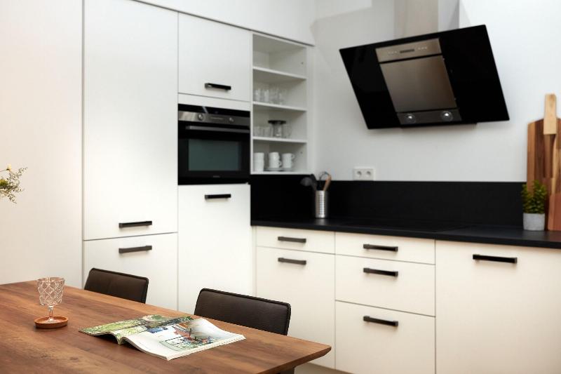 Damrak Short Stay Amsterdam image