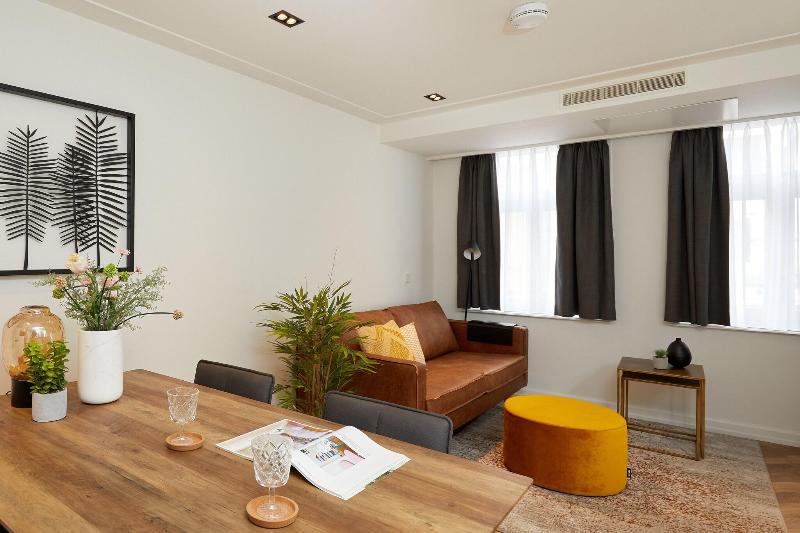 Damrak Short Stay Amsterdam image