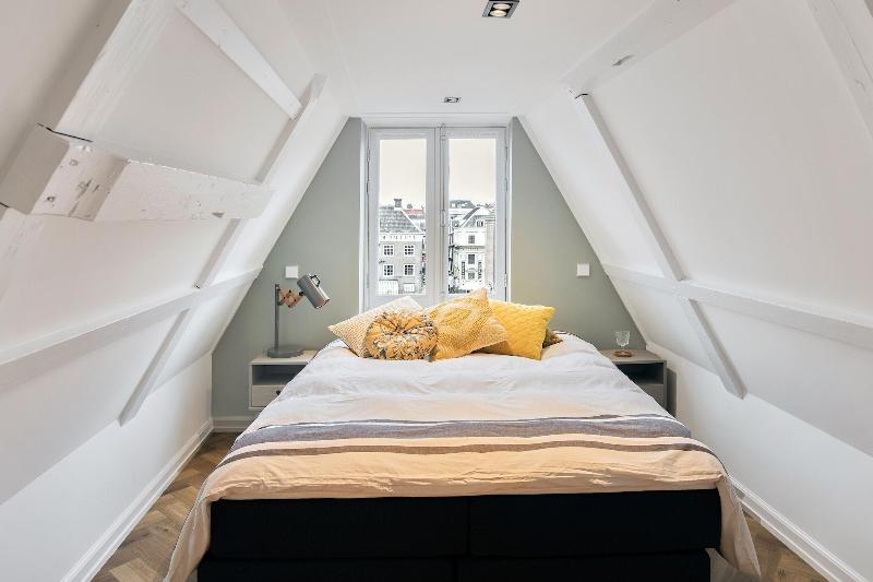 Damrak Short Stay Amsterdam image