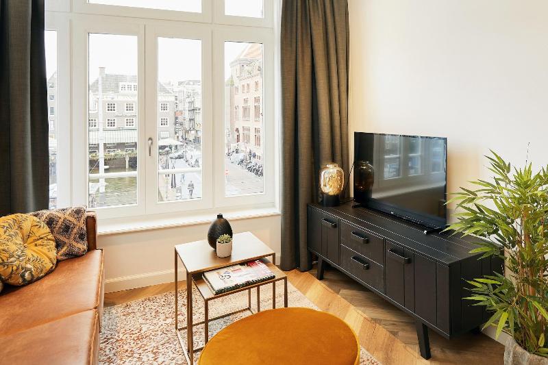 Damrak Short Stay Amsterdam image