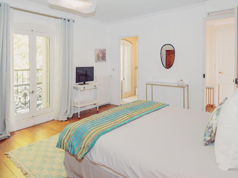 Villa M image
