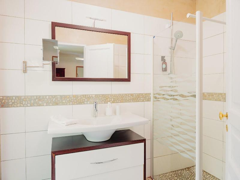 Villa M image