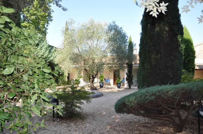 Chambres d'hôtes sous l'olivier image