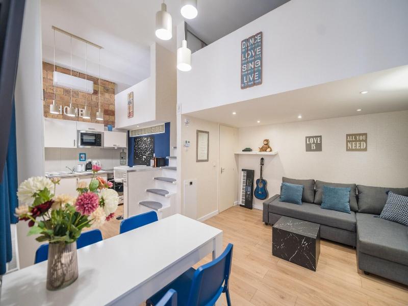 Happy Home Budapest Blue