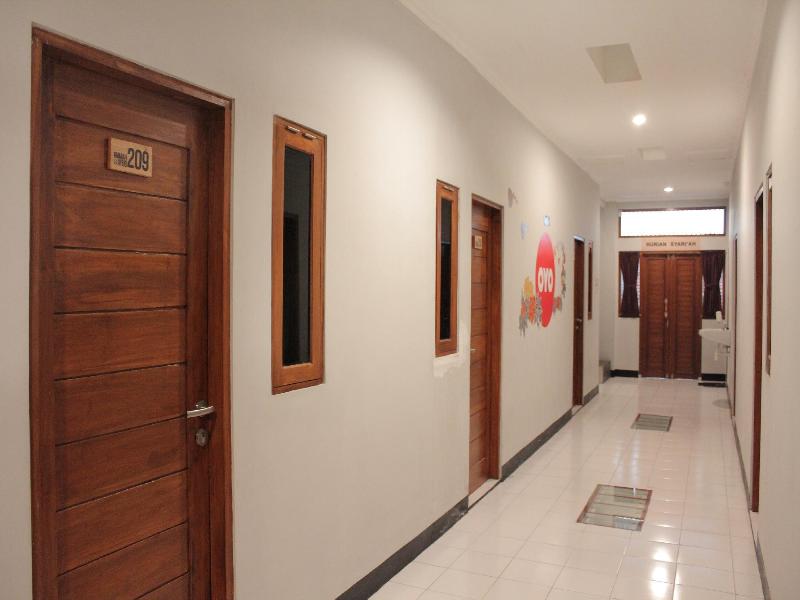 Oyo 121 Rumah Ayub Syariah image