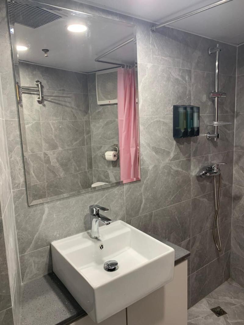 J Hotel image