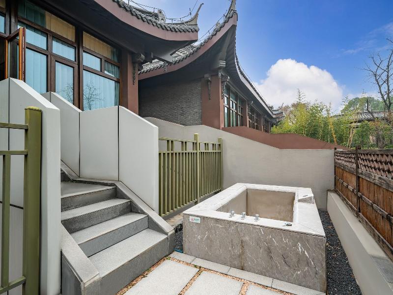 Seclusive Life Hot Spring Resort image
