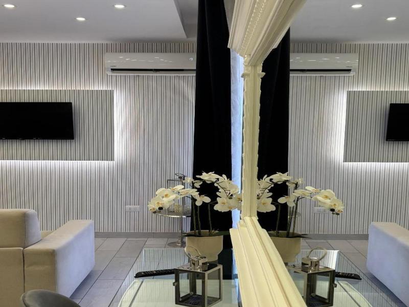 Maison De Luxe image