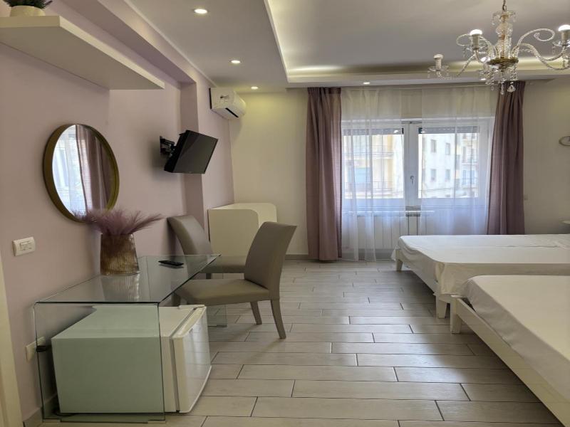Maison De Luxe image