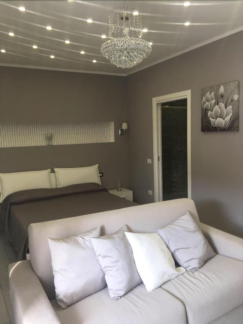 Maison De Luxe image
