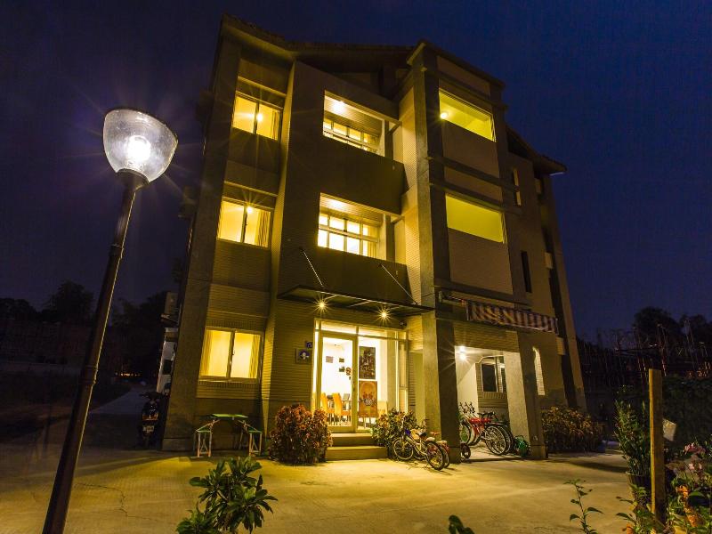 backpackers.INN image
