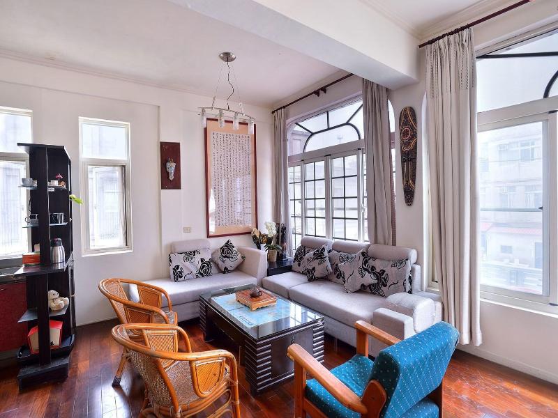 Ding Ding B & B image