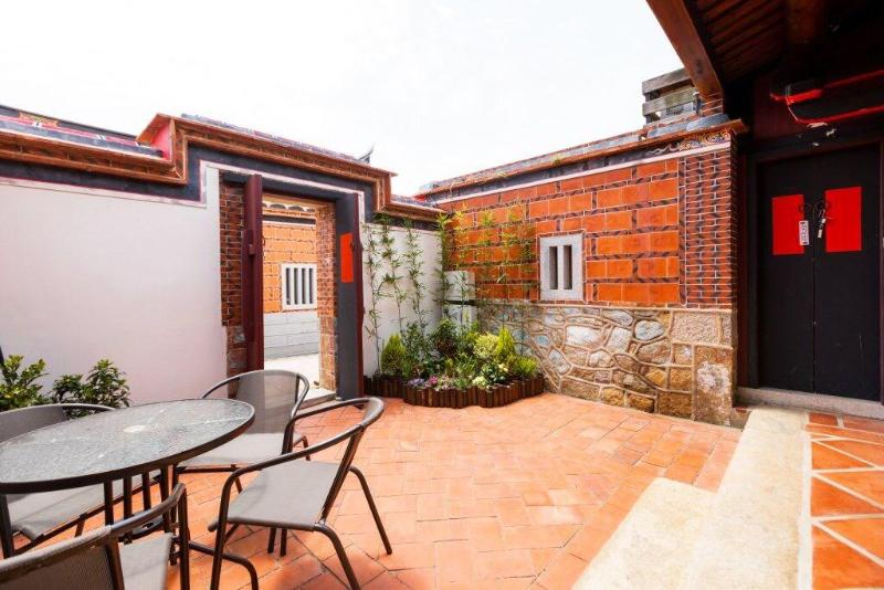 H&Y House image