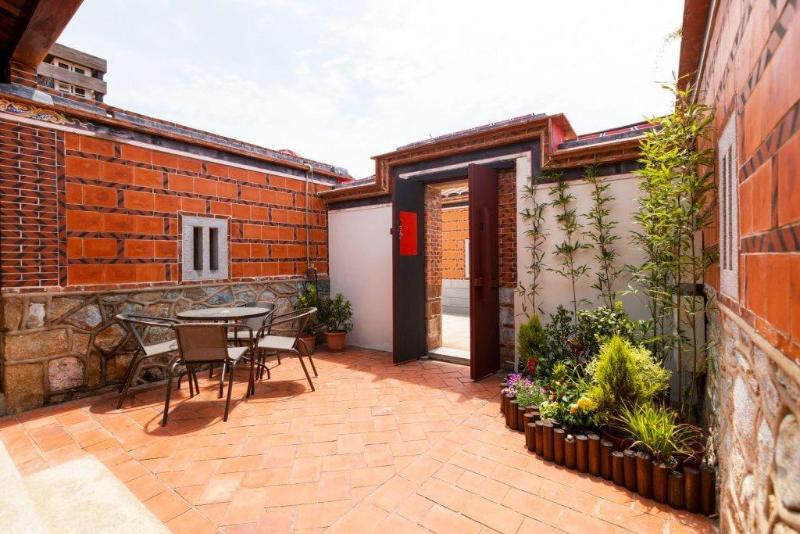 H&Y House image