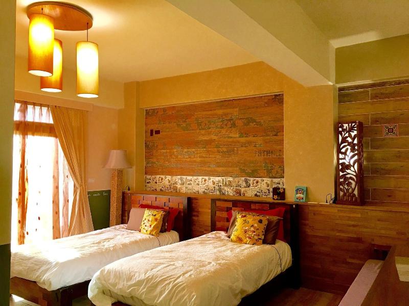 Home & Teak Homestay image