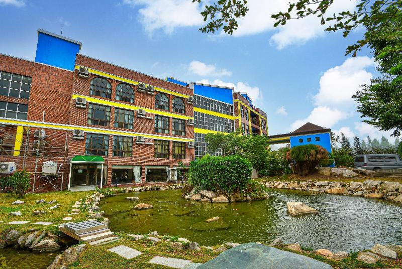 Jinsa Lakeside View Resort image