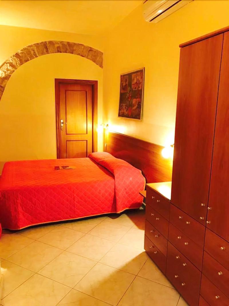 Room Economy image