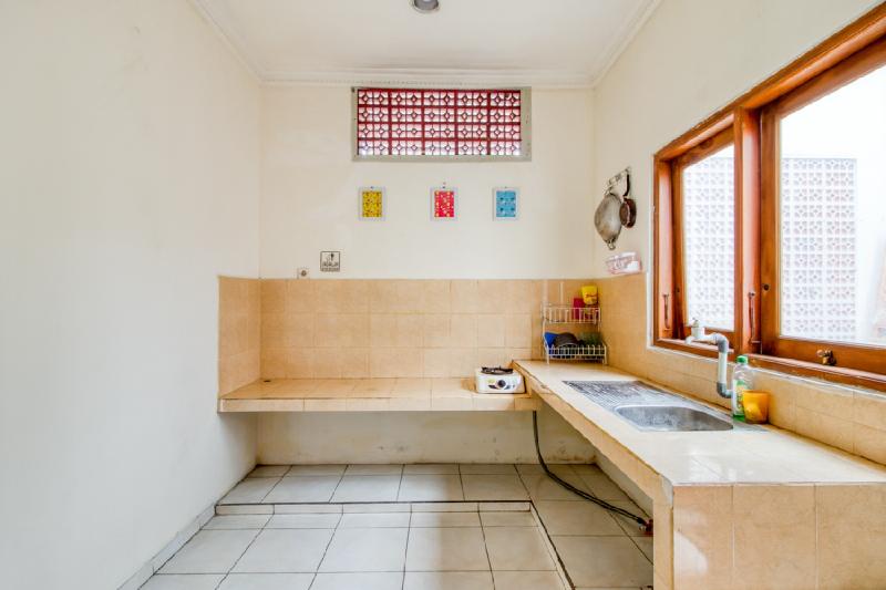 RedDoorz Hostel near Terminal Condongcatur Jogja