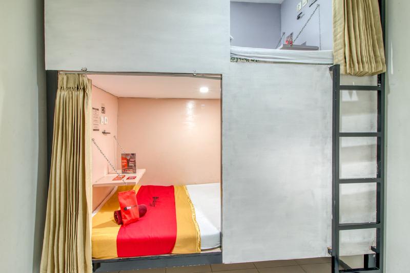 RedDoorz Hostel near Terminal Condongcatur Jogja