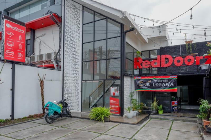 RedDoorz @ Demangan Sari Residence