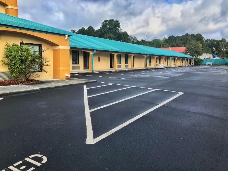 Budget Inn image