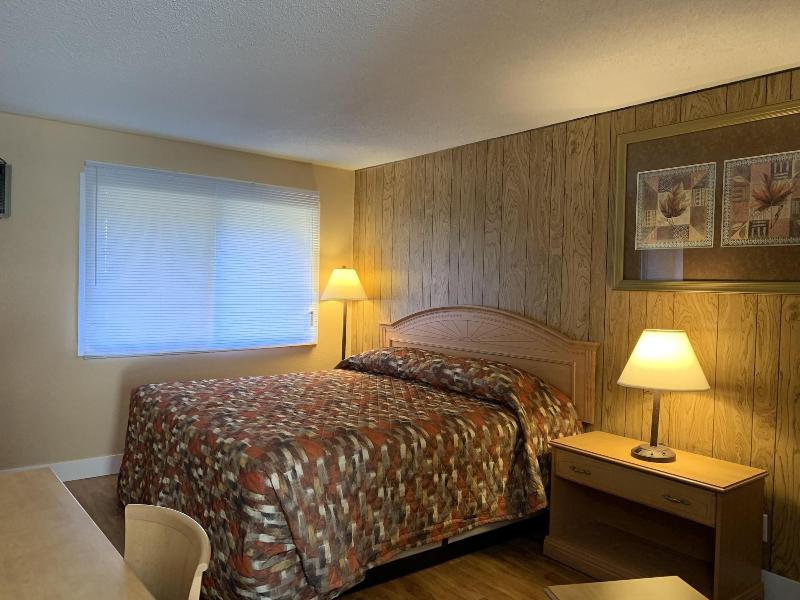 Greenview Motel And Rv Park image
