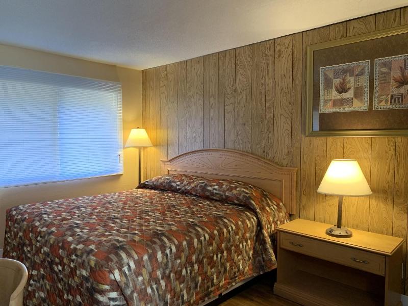 Greenview Motel And Rv Park image