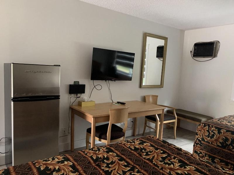 Greenview Motel And Rv Park image