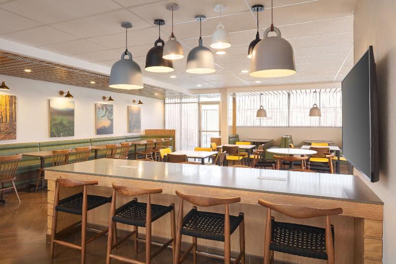 Fairfield Inn & Suites by Marriott Fresno North/Sh image