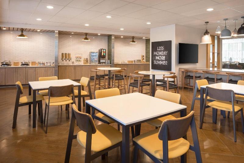 Fairfield Inn & Suites by Marriott Fresno North/Sh image