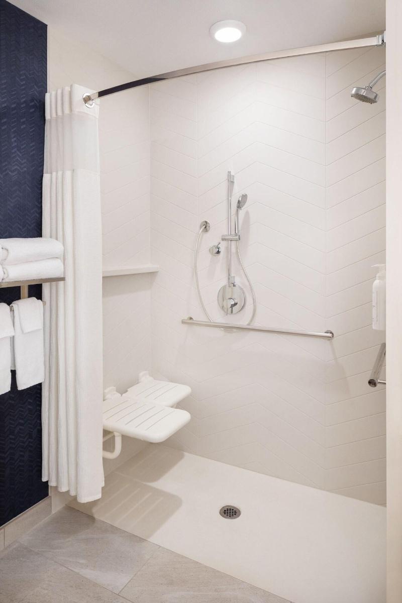 Fairfield Inn & Suites by Marriott Fresno North/Sh image