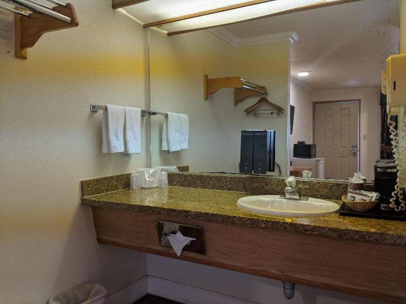 Budget Inn Corcoran Near Tulare CA 43 image 3