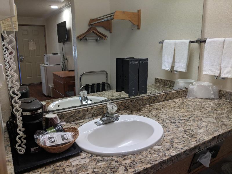 Budget Inn Corcoran Near Tulare CA 43 image
