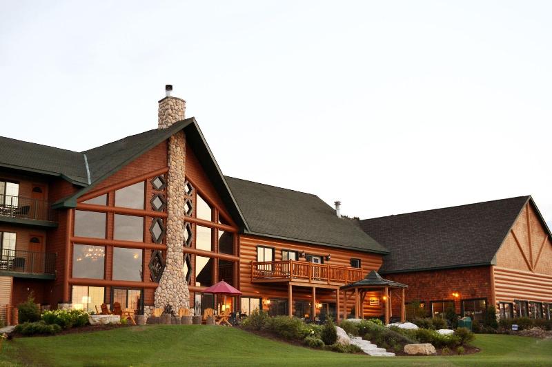 Stafford's Crooked River Lodge & Suites image