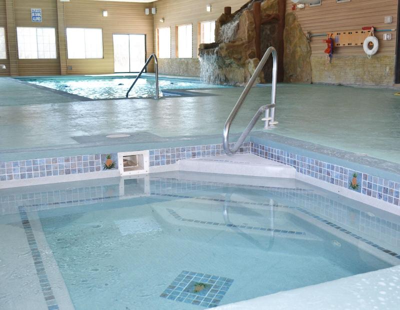 Stafford's Crooked River Lodge & Suites image