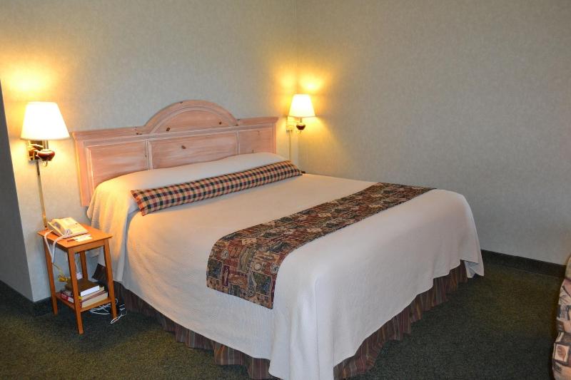 Stafford's Crooked River Lodge & Suites image
