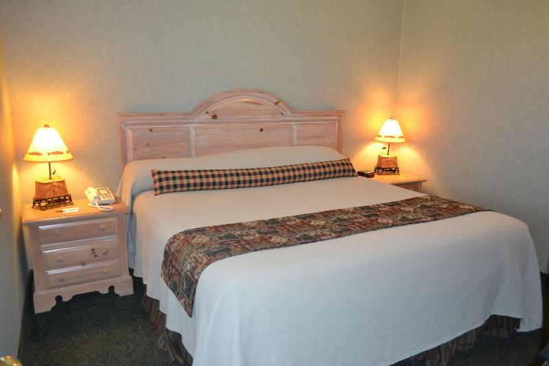 Stafford's Crooked River Lodge & Suites image