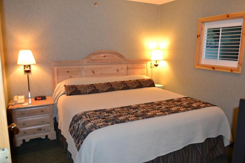 Stafford's Crooked River Lodge & Suites image