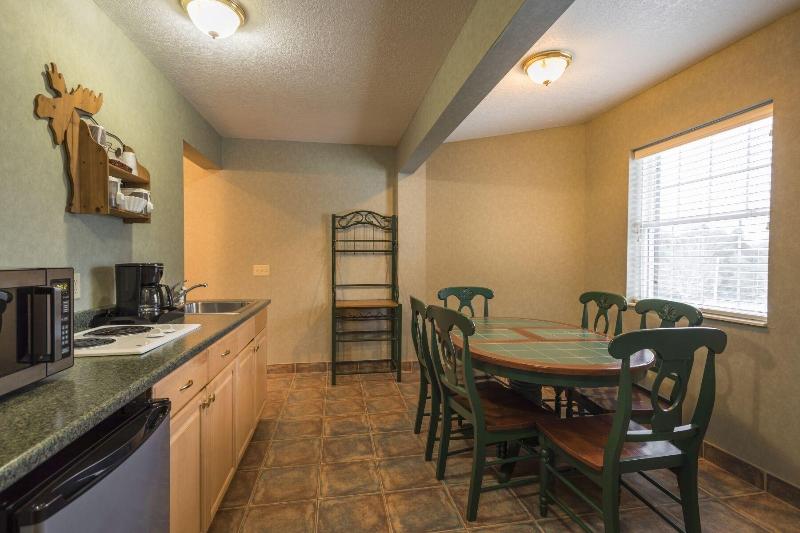 Stafford's Crooked River Lodge & Suites image