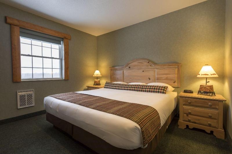 Stafford's Crooked River Lodge & Suites image