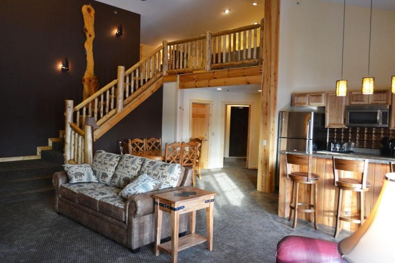 Stafford's Crooked River Lodge & Suites image