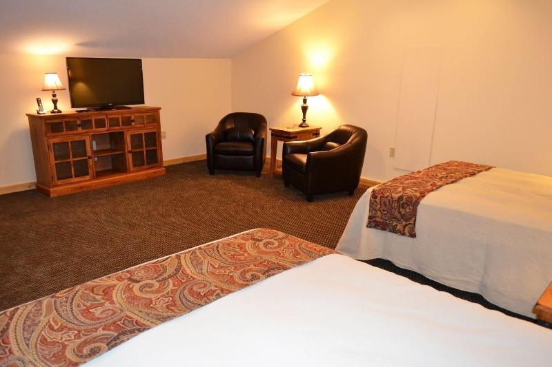 Stafford's Crooked River Lodge & Suites image