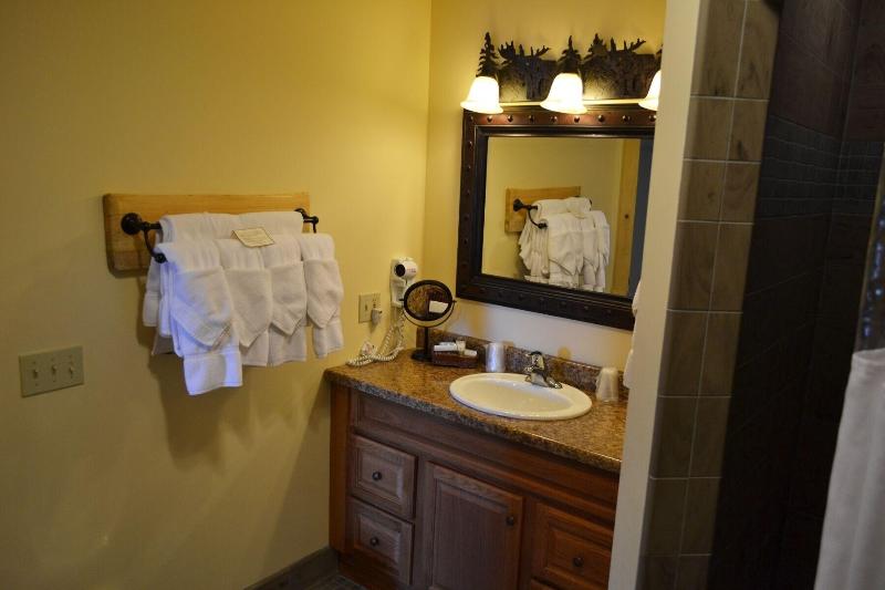 Stafford's Crooked River Lodge & Suites image