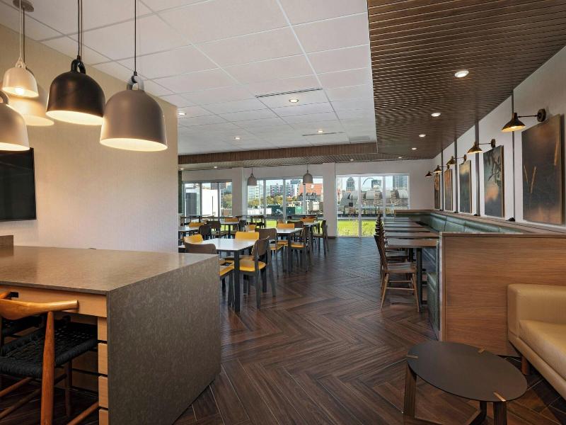 Fairfield Inn & Suites by Marriott St. Louis Downt image