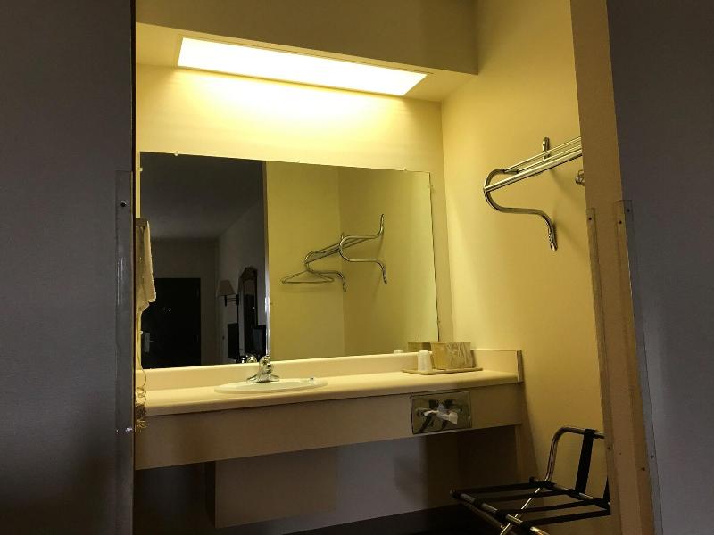 Rocky Creek Inn image 3