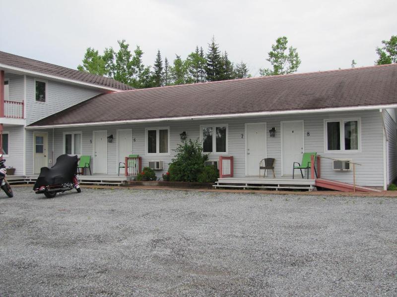 Grove Motel — main photo